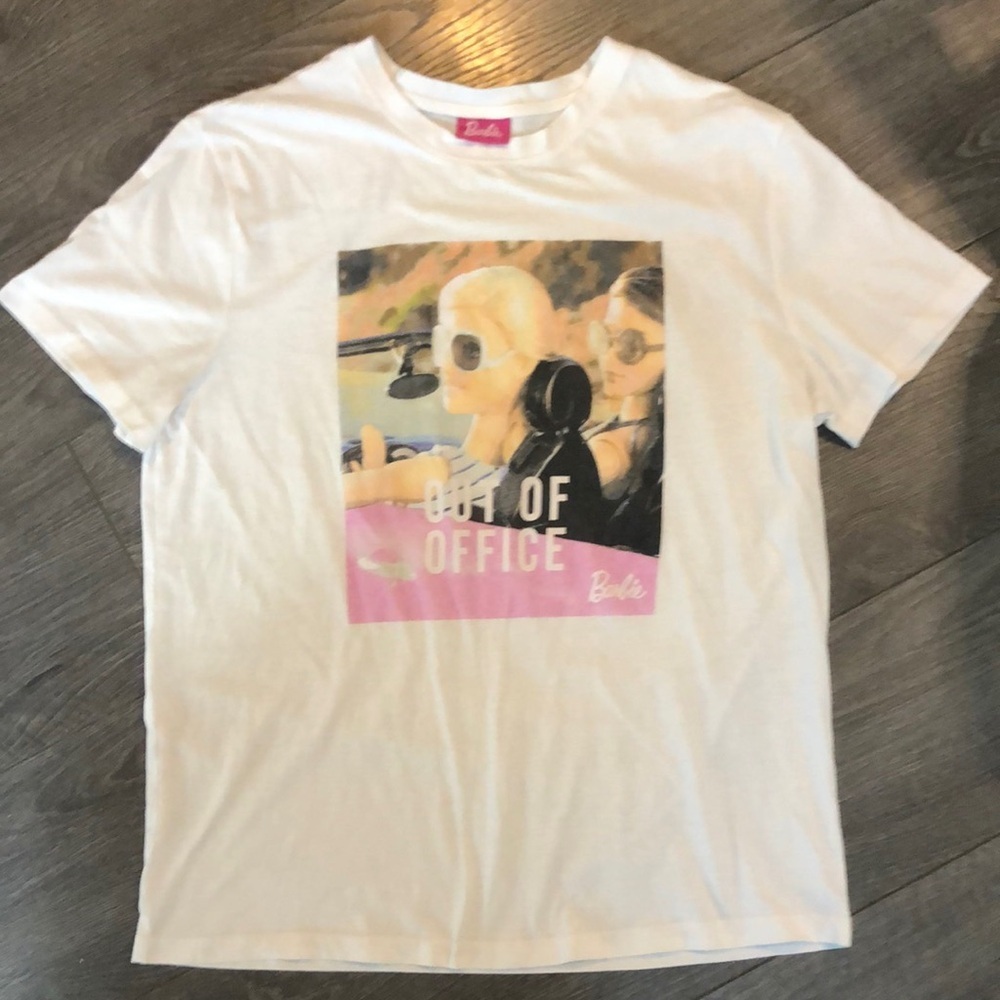 Barbie “Out of office” T-shirt size large